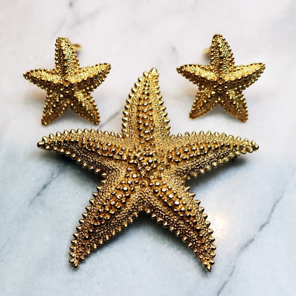 Vintage Monet Starfish Parure - Triple Gold Plated Clip-on Earrings & Brooch EUC - Picture 14 of 16